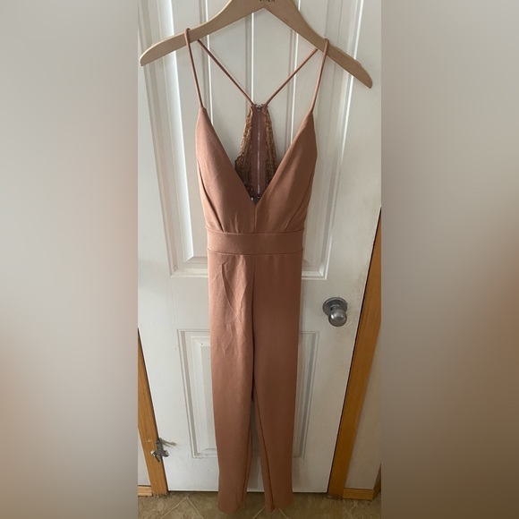 Revamped Jumpsuit with lace back - Picture 5 of 16